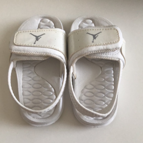 Jordan 💖 Sandals - Picture 3 of 4